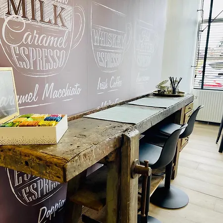 A Meuse - Familiale Les Avresses לינה וארוחת בוקר 3*